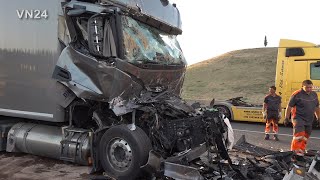 19072022  VN24  Schwerer LKW Unfall auf der Autobahn A2 bei Kamen [upl. by Eedolem]