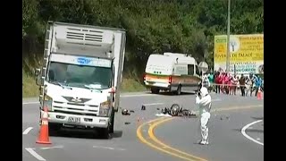 Accidente de tránsito dejó dos muertos en vía Panamericana en Cauca [upl. by Rosecan]